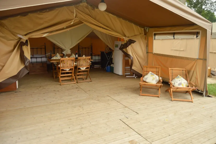 Inside La Croix Du Vieux Pont safari tent