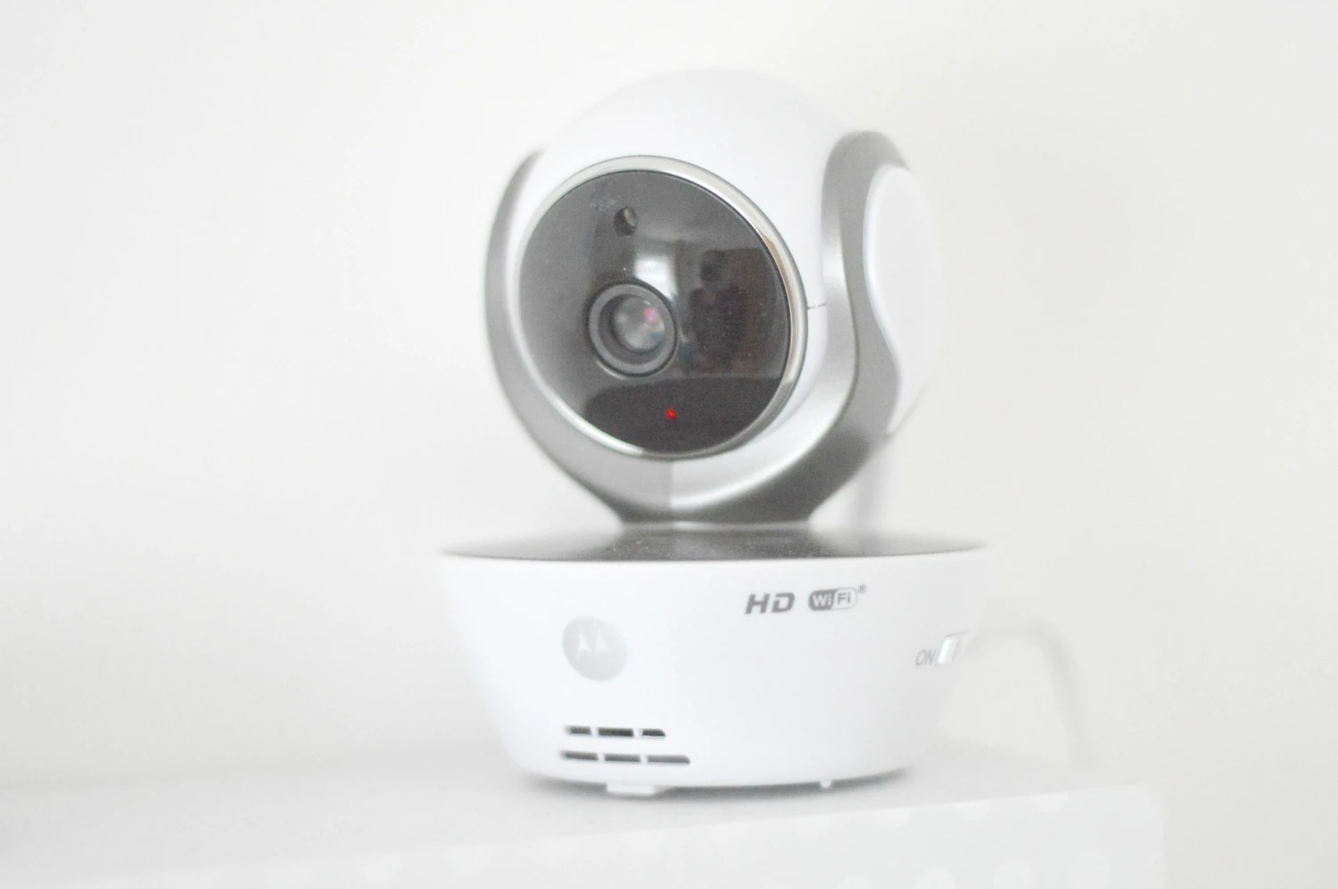 Motorola MBP853 Connect Baby Monitor camera system review