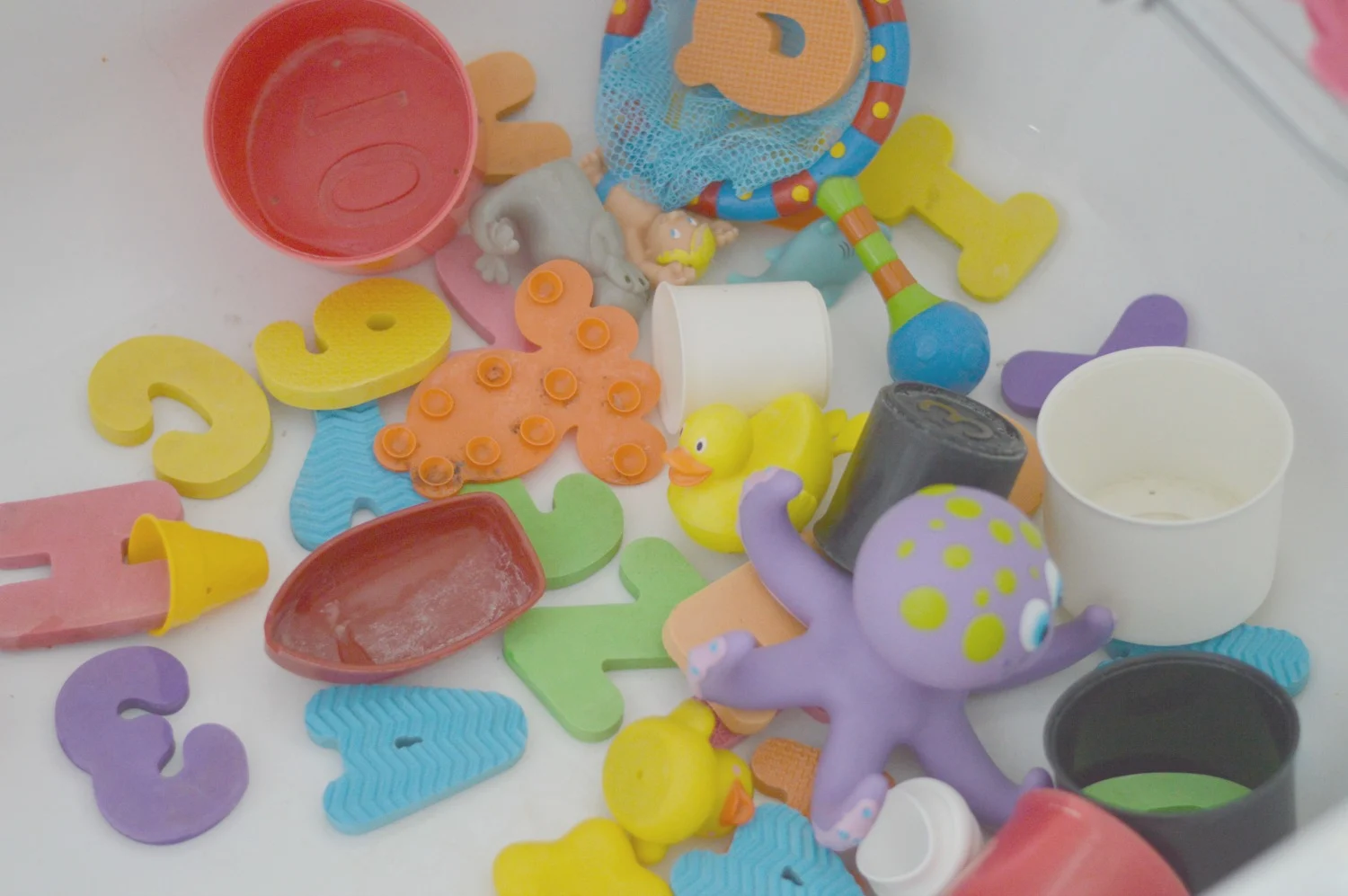 Messy bath toys