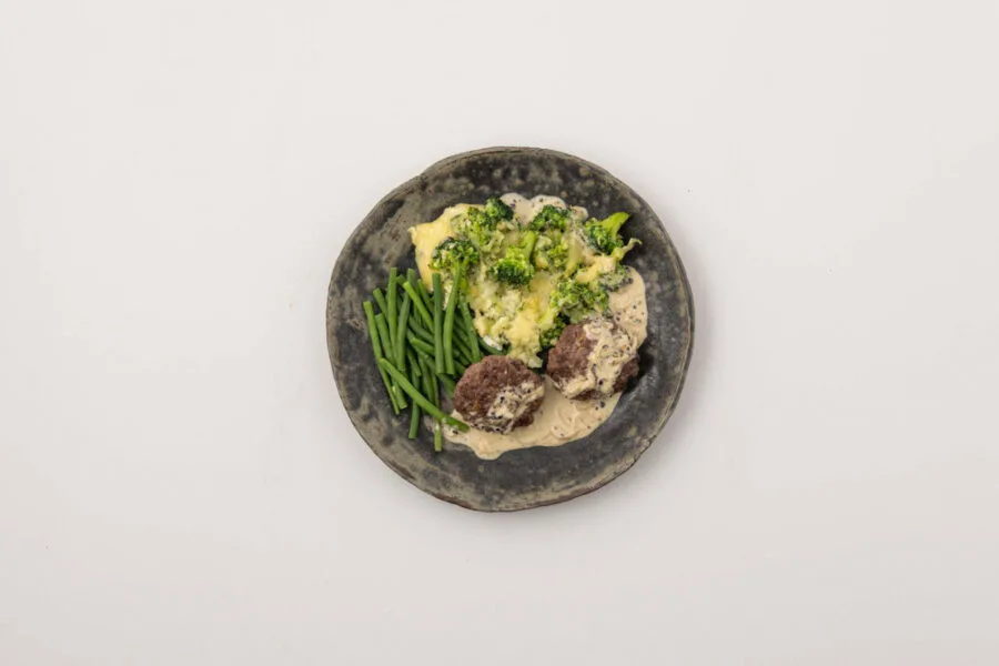 green beans and sauce in pan