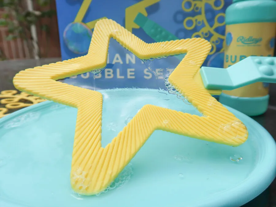 Star shaped bubble wand