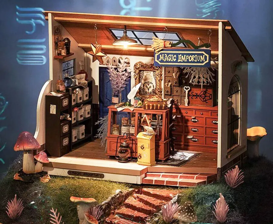 Kiki miniature house