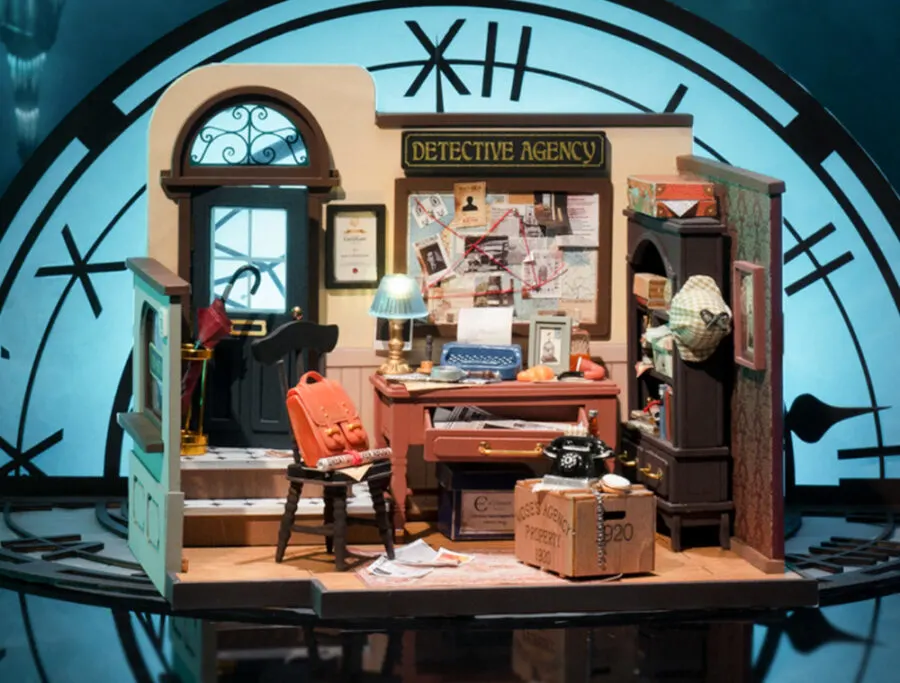 Mose miniature house
