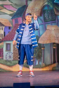 Harlow Playhouse Cinderella Panto 2022 Buttons