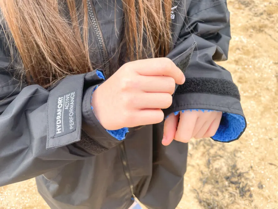 Adjustable cuffs on coats